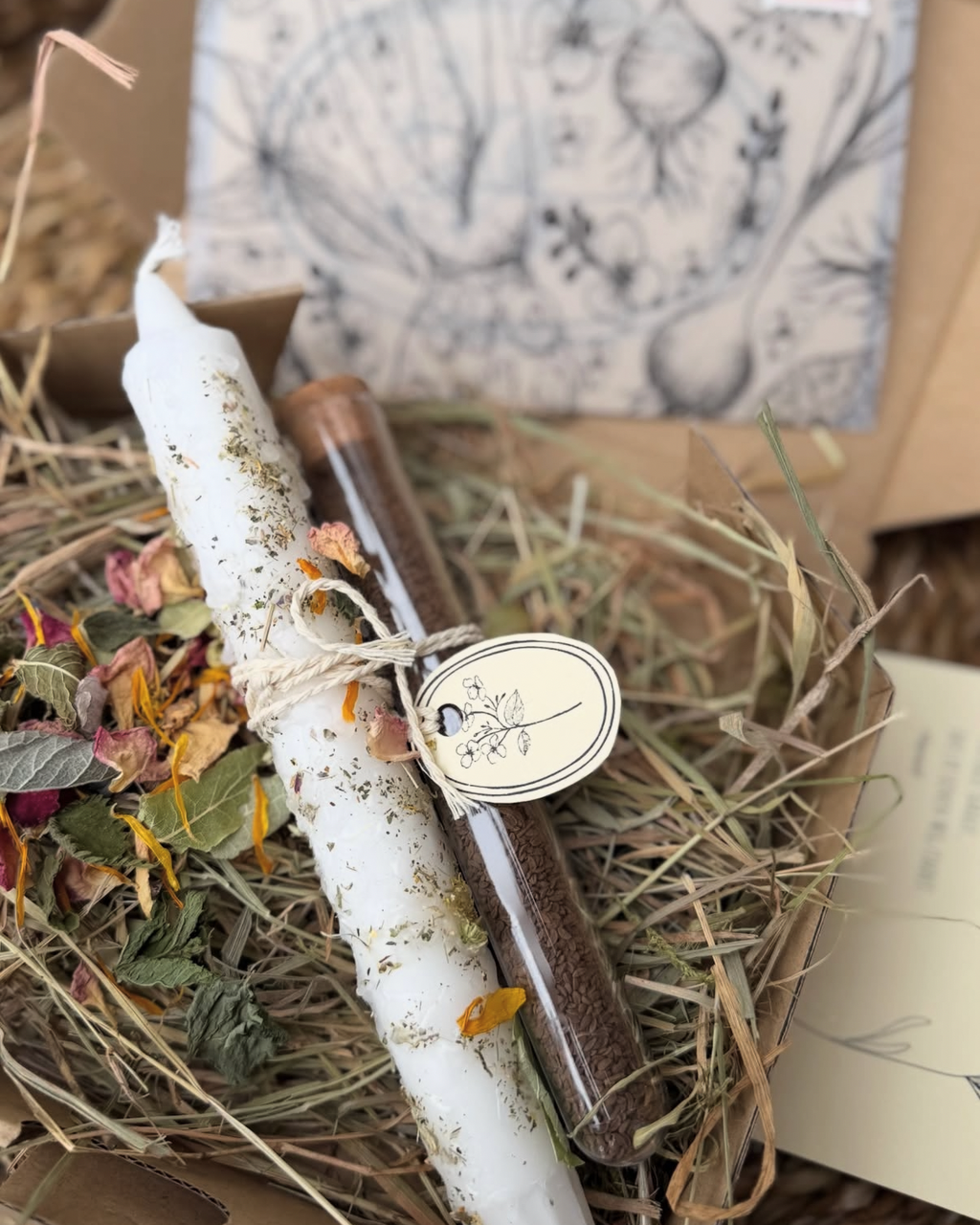 Wilde Wurzel - Ein blühender Blumenstrauß zum Selberpflanzen & eine handverzierte Blüten-Kerze