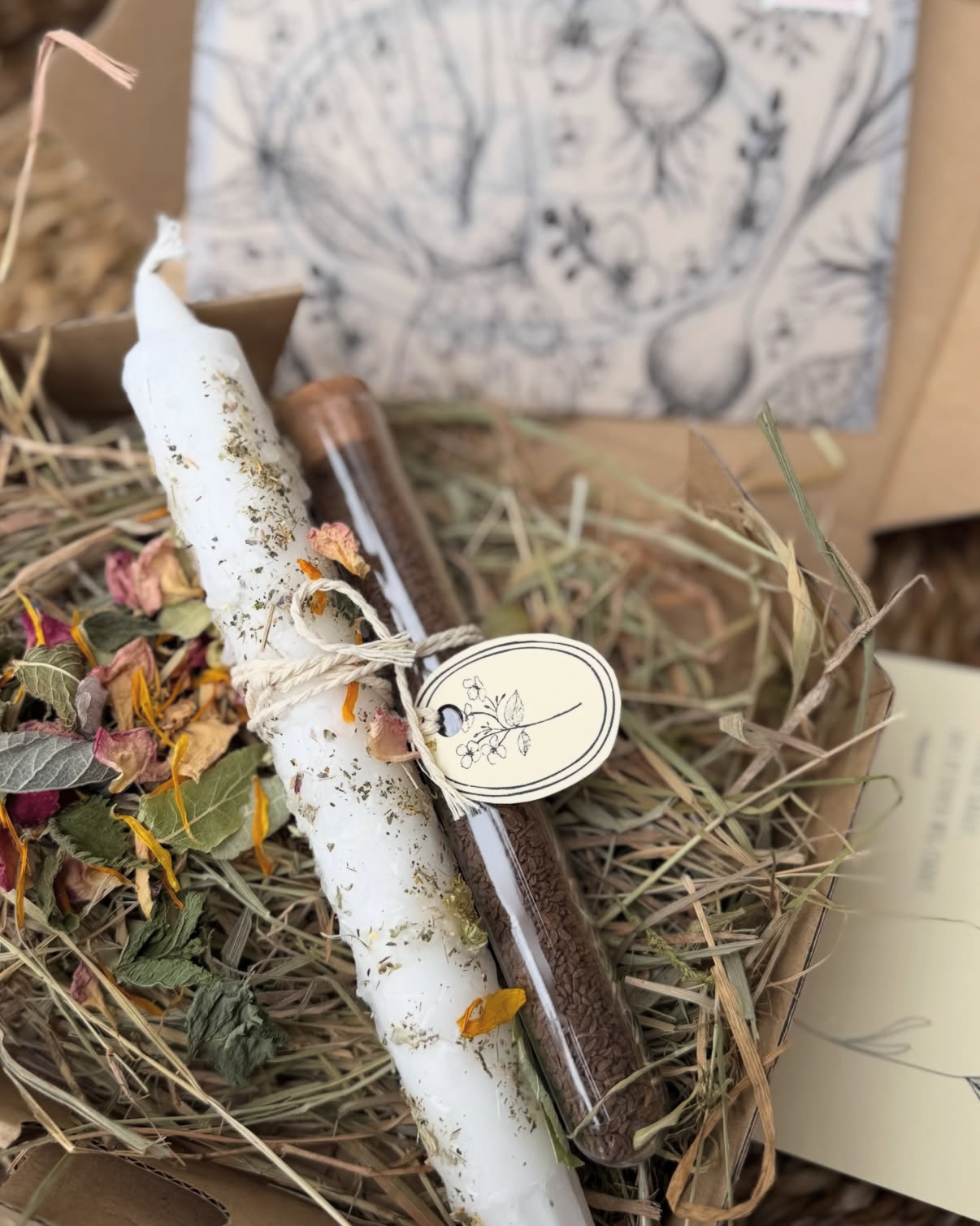 Wilde Wurzel - Ein blühender Blumenstrauß zum Selberpflanzen & eine handverzierte Blüten-Kerze